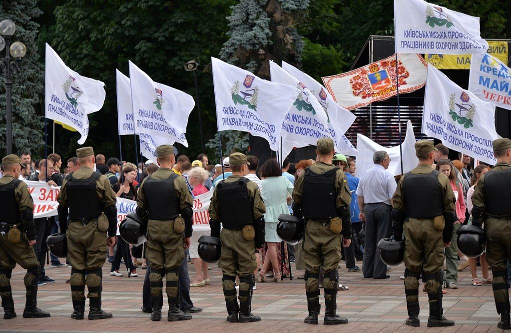 "Я украинец, а не бомж": под Радой собрались более тысячи разочарованных украинцев, фоторепортаж