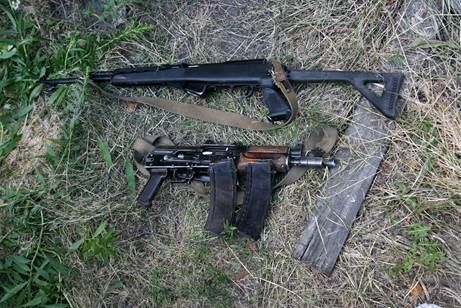 В Киеве обнаружен тайник с взрывчаткой, оружием и боеприпасами: видеофакт