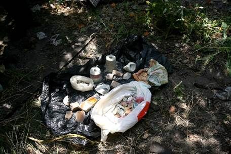 У Києві виявлено схованку з вибухівкою, зброєю і боєприпасами: Відеофакт