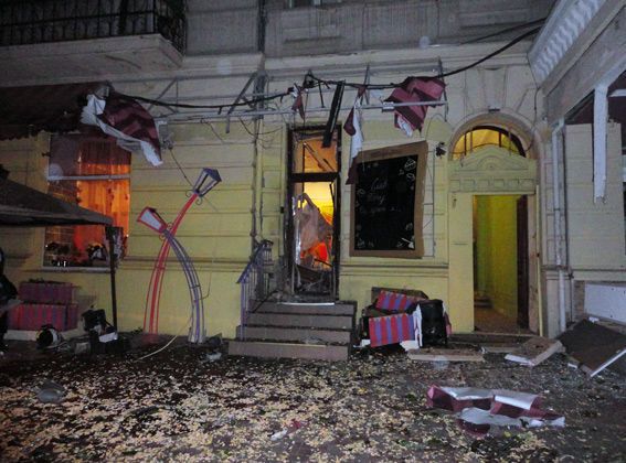 Ночной взрыв в Одессе назвали терактом: опубликованы фото и видео