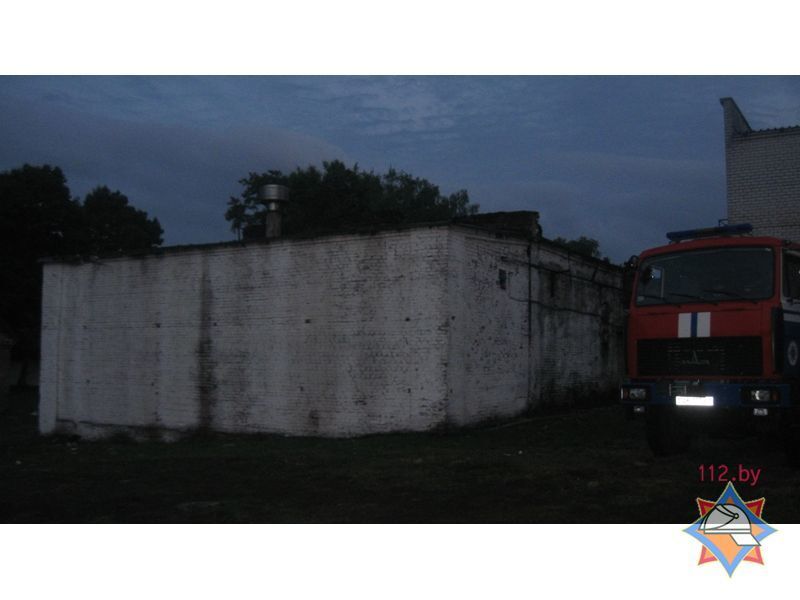 У Білорусі блискавка одним ударом знищила 110 тонн спирту: фоторепортаж