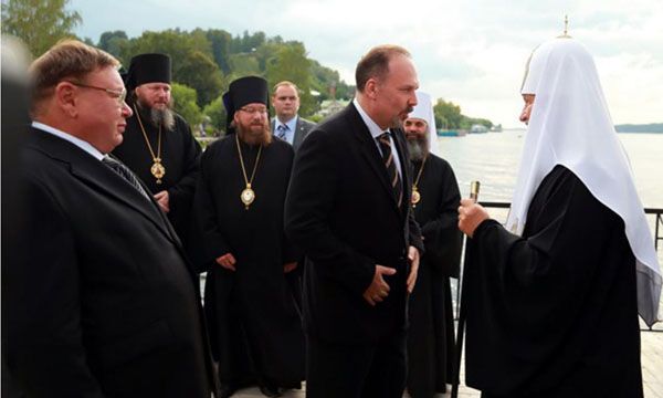 Патріарх Кирило прибув до парафіян на особистій люксовій яхті: опубліковані фото