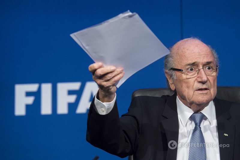 Президента ФІФА Блаттера засипали пачками доларів: фото і відео