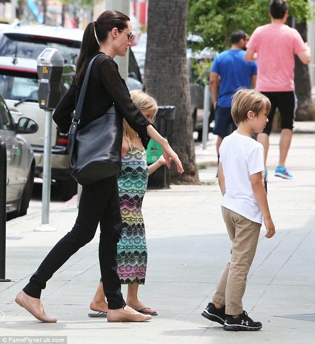 Джоли показала подросших близнецов: опубликованы фото