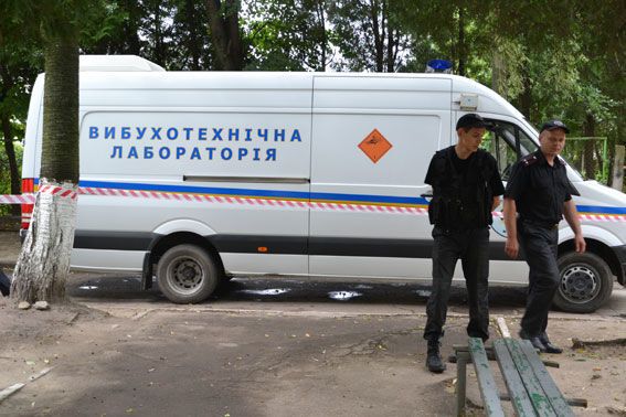 У Львові евакуювали 40 осіб через "розтяжки": фоторепортаж