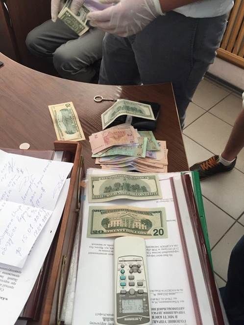 СБУ задержала на взятке высокопоставленных чиновников ГАИ Киева