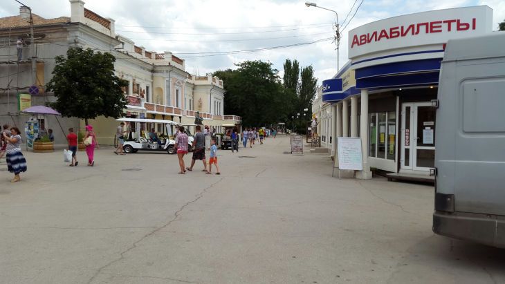 Як російські туристи "заполонили" Крим: фоторепортаж з порожнього півострова