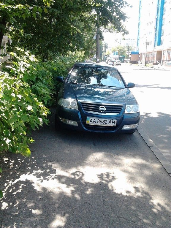 Киевлянка пожалела бабушек и вызвала полицию к "герою парковки"