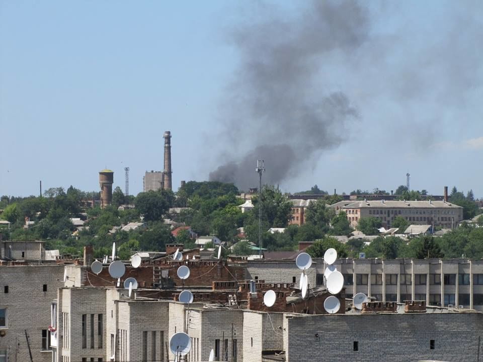 Пожежа на занедбаній ТЕЦ охопила Жмеринку зловісним димом: фотофакт