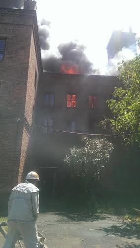 Пожежа на занедбаній ТЕЦ охопила Жмеринку зловісним димом: фотофакт