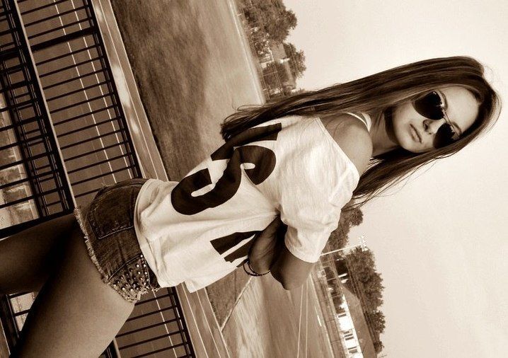 Нацисток не награждаем: у российской футбольной красавицы отобрали титул