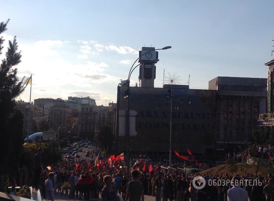 "Правий сектор" проводить на Майдані Народне віче