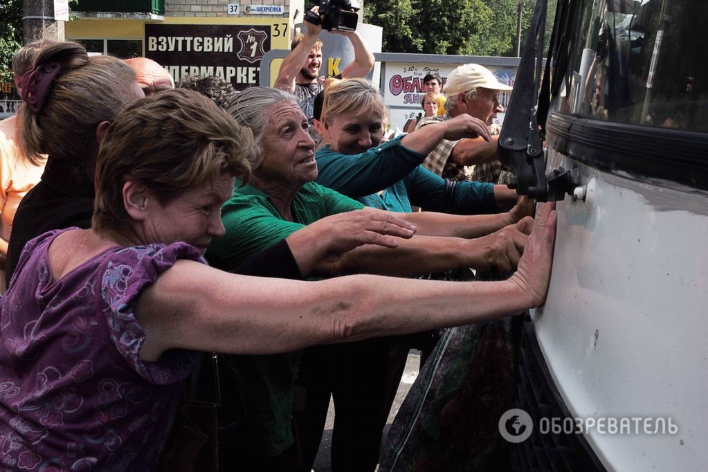 Жители Чернигова перекрыли дороги, протестуя против действий милиции: фотофакт