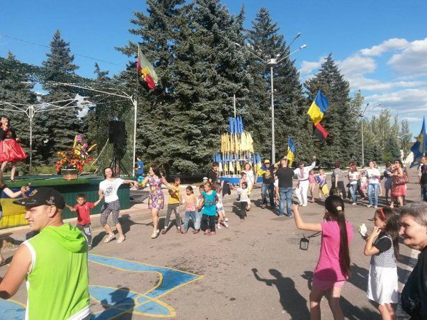 В Дзержинске отпраздновали годовщину освобождения от оккупации "ДНР": фото- и видеофакт