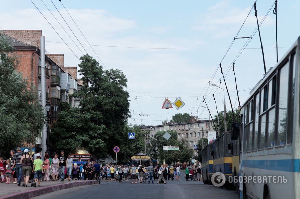 Жителі Чернігова перекрили дороги, протестуючи проти дій міліції: фотофакт