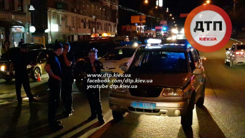 В Киеве внедорожник сбил насмерть пешехода и скрылся 