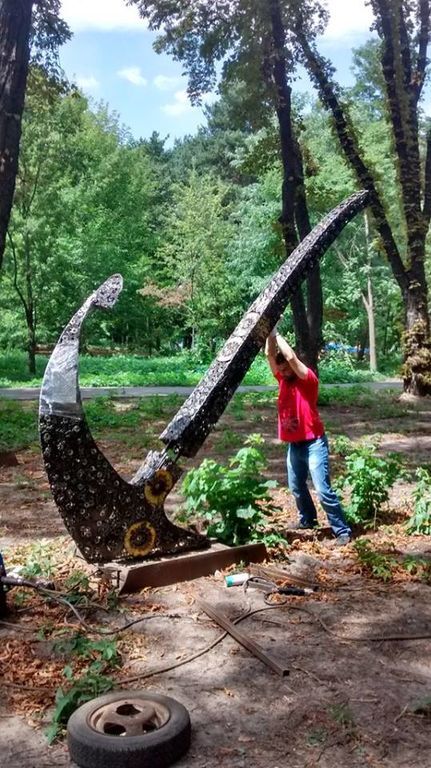 В киевском парке появилась необычная "одесская скульптура": фотофакт
