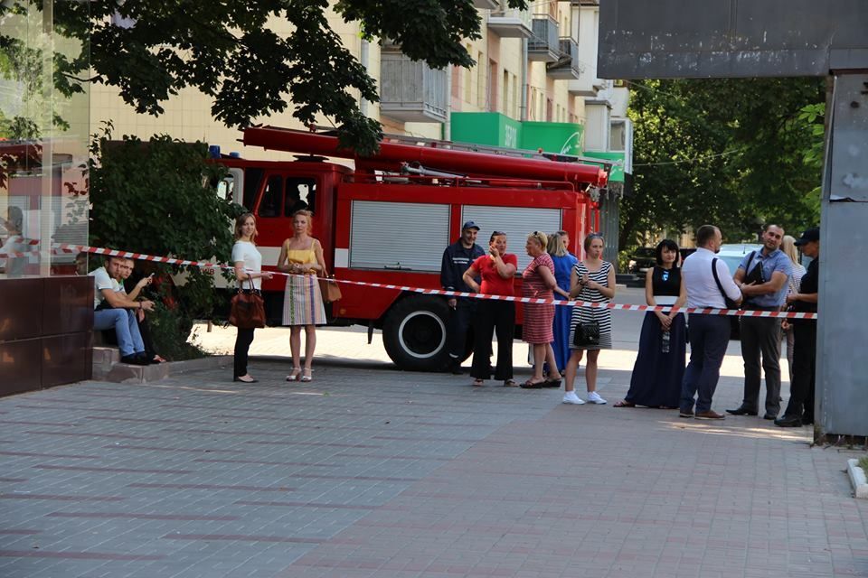 В центре Киева произошел подземный взрыв: фотофакт