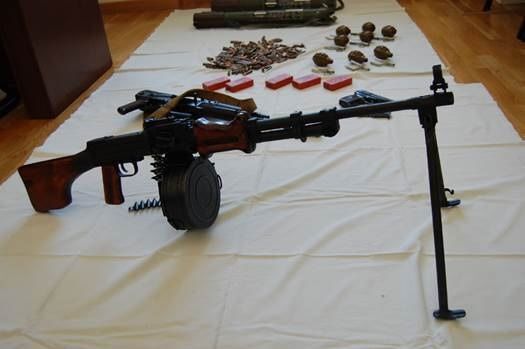СБУ перекрила канал постачання зброї із зони АТО: фото- і відео факти