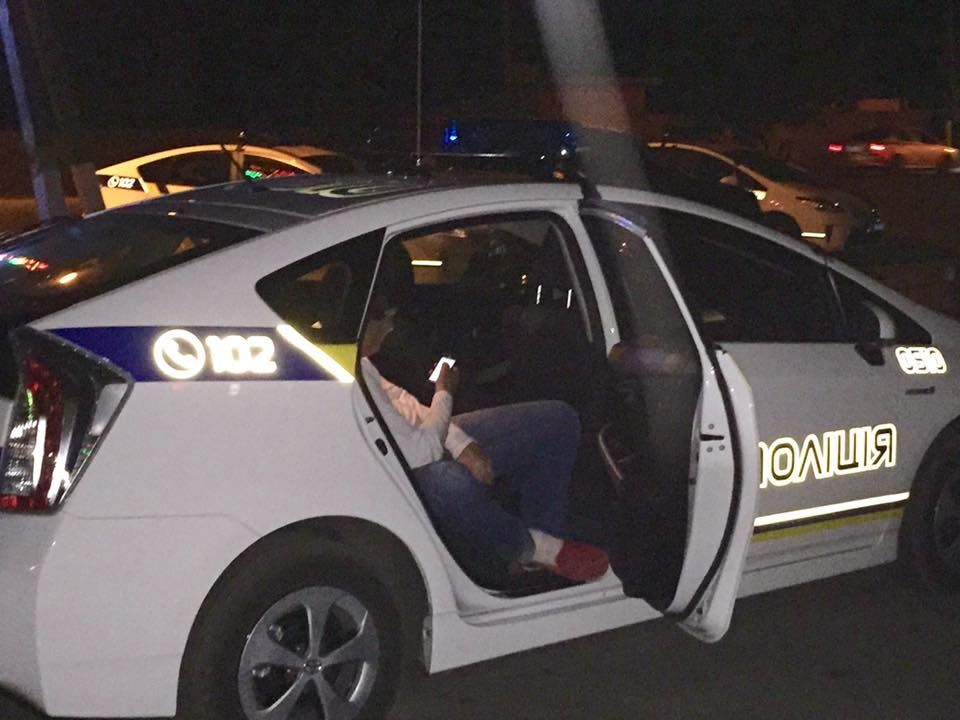 У Києві лихач влаштував перегони з поліцією і розгромив її авто: фоторепортаж