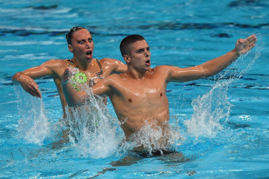 Російський плавець у формі солдата викликав фурор на чемпіонаті світу: яскраві фото і відео