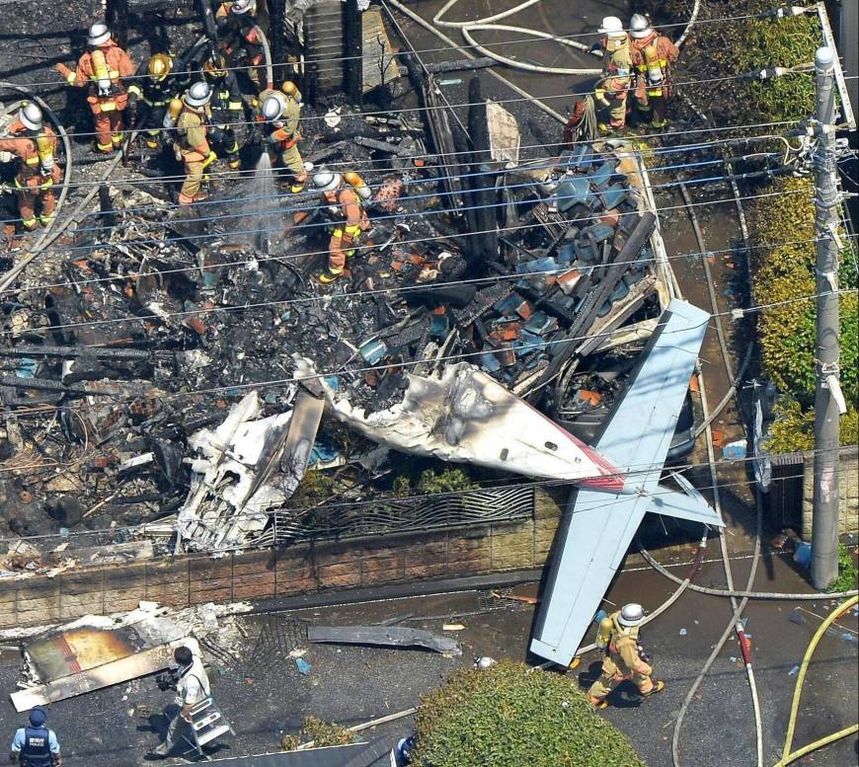 В Токио рухнул самолет: есть жертвы. Опубликованы фото и видео