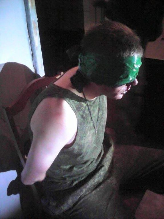 У мережі показали спійманого на Донбасі російського майора: фотофакт