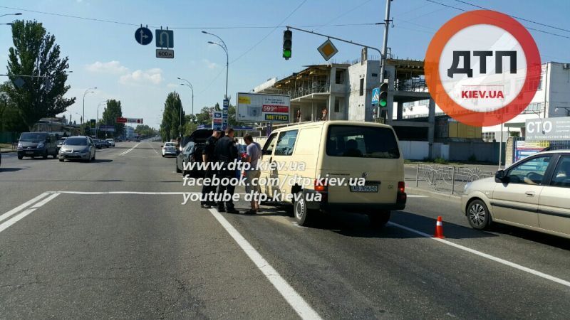 Масштабне ДТП у Києві: розбиті сім автомобілів