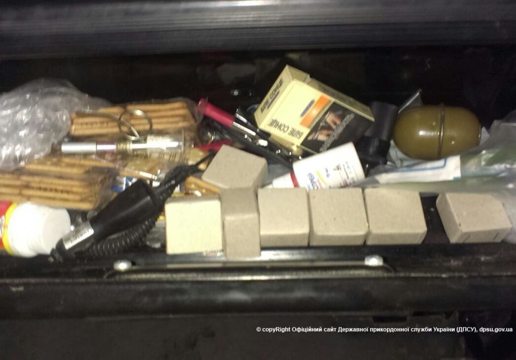 На Донбасі впіймали російського офіцера на КамАЗі з РПГ і гранатами