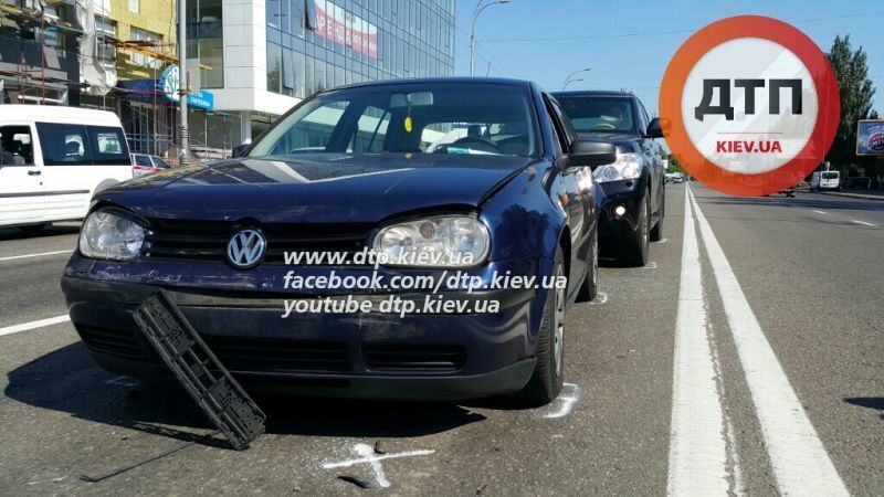 Масштабное ДТП в Киеве: разбиты семь автомобилей