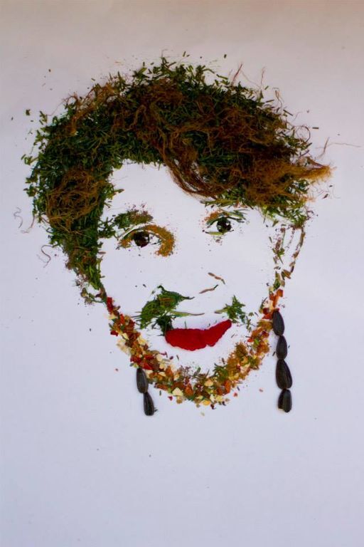 Киевлянка взорвала соцсеть портретами, сделанными из зелени 