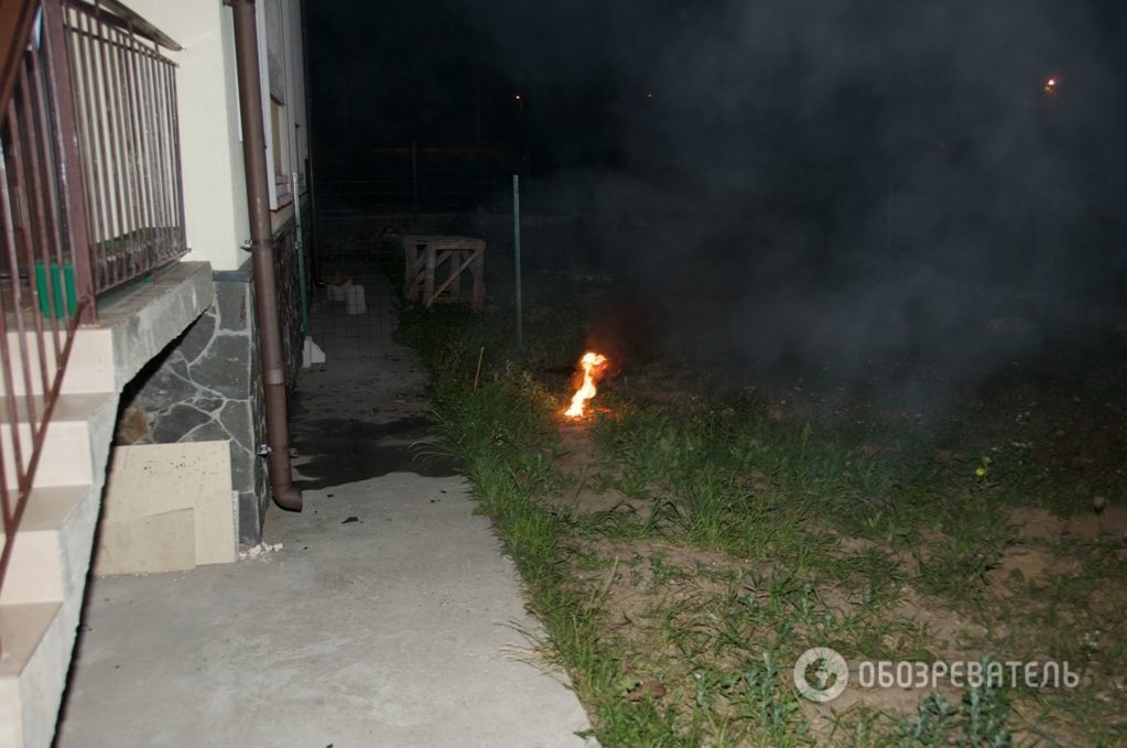НС під Києвом: невідомі закидали "коктейлями Молотова" будинок із мешканцями. Опубліковані фото