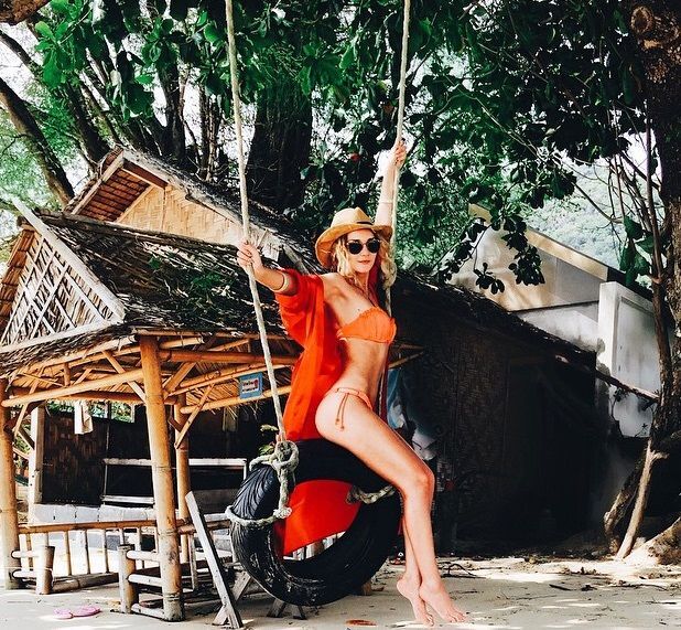 Красотка из "ВИА Гры" показала горячие фото с отпуска на островах