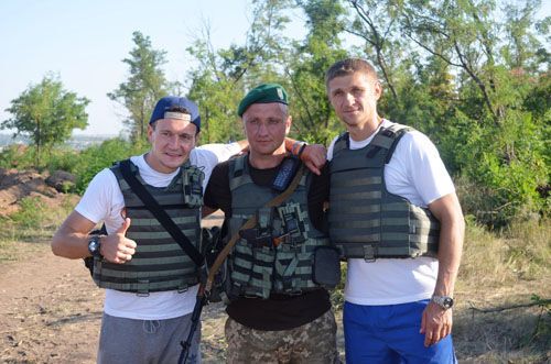 Двоє гравців "Дніпра" відвідали блокпости АТО: фото патріотів