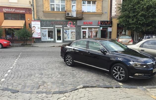 Москаль в Ужгороді став "героєм парковки": опубліковано фото