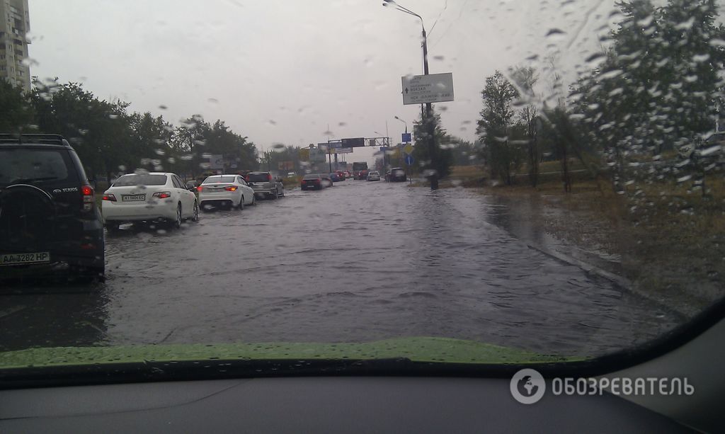 Последствия ливня в Киеве: озера на улицах и масштабные пробки