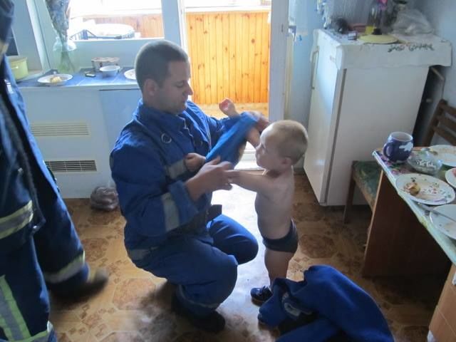 На Київщині врятували хлопчика, який ледь не впав з шостого поверху