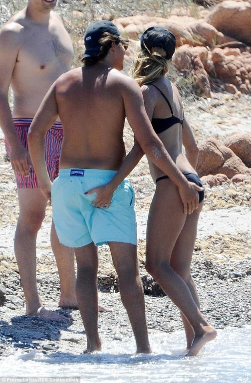 42-летняя Хайди Клум развлекалась на пляже с 29-летним любовником