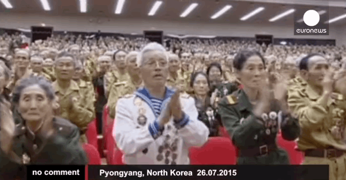 Явлення Кім Чен Ина народу повалило корейців у транс: відеофакт