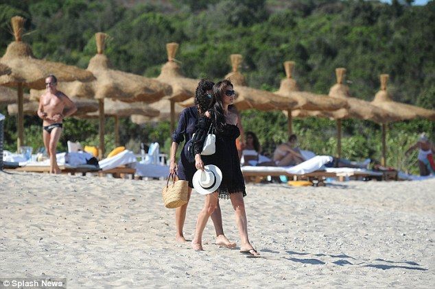 Звездные каникулы: Кэтрин Зета-Джонс и Майкл Дуглас отдыхают на Сардинии