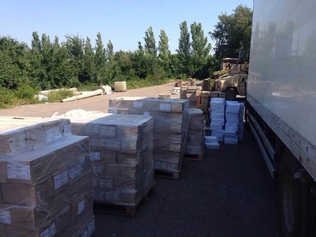 У Донецькій області затримані фури та мікроавтобуси з товарами для терористів: фоторепортаж