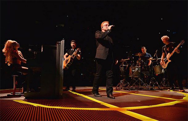  Леди Гага поразила всех на концерте группы U2: видеофакт