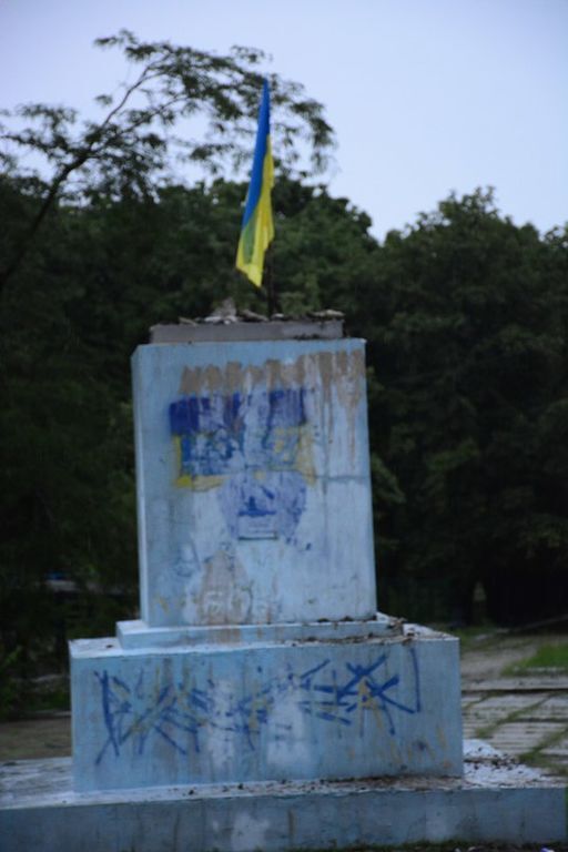 На Донбассе одновременно исчезли сразу четыре Ленина: фотофакт