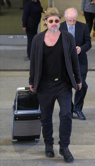 Брэд Питт сменил имидж и резко помолодел: фотофакт