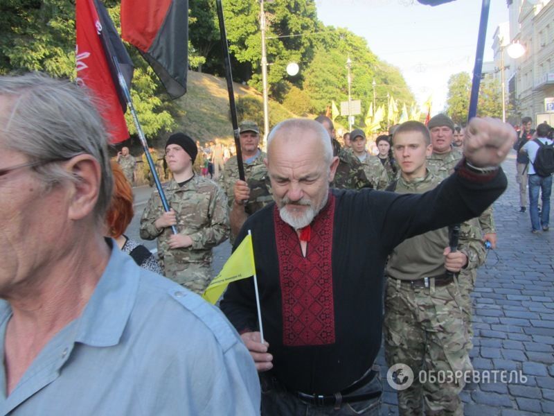 "Правый сектор" и добровольцы АТО прошли по центру Киева: фото и видео