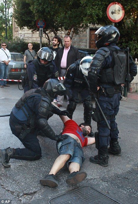 В Греции полиция применила силу против протестующих. Фото- и видеофакт