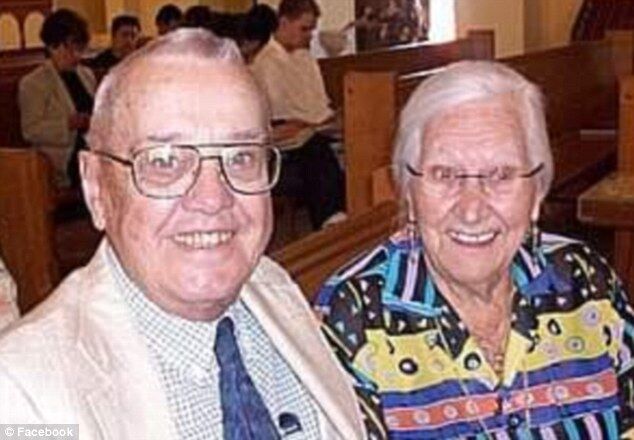 Супруги, прожившие в браке 75 лет, умерли в объятиях друг друга