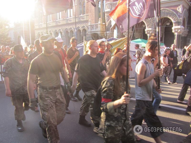 "Правий сектор" і добровольці АТО вийшли на багатотисячний марш у центрі Києва
