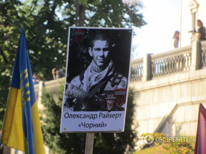 "Правый сектор" и добровольцы АТО прошли по центру Киева: фото и видео