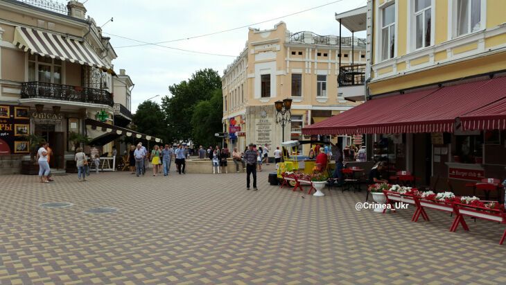 В Крыму немногочисленные российские туристы экономят даже на еде: опубликованы фото